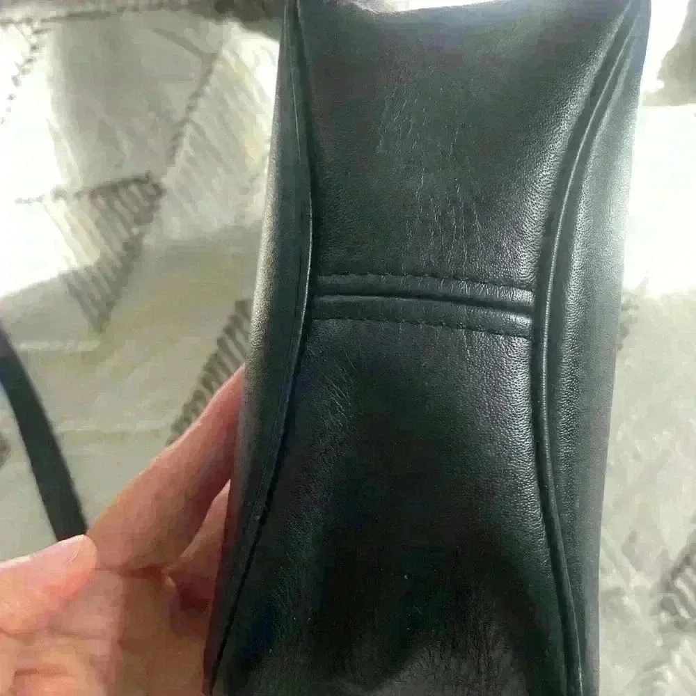 MARC By MARC JACOBS Small Crossbody (minimal discoloration on hinges) - Picture 3 of 12